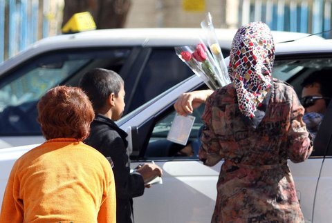 مخالف جمع آوری کودکان کار از معابر و چهارراهها بصورت پلیسی هستیم